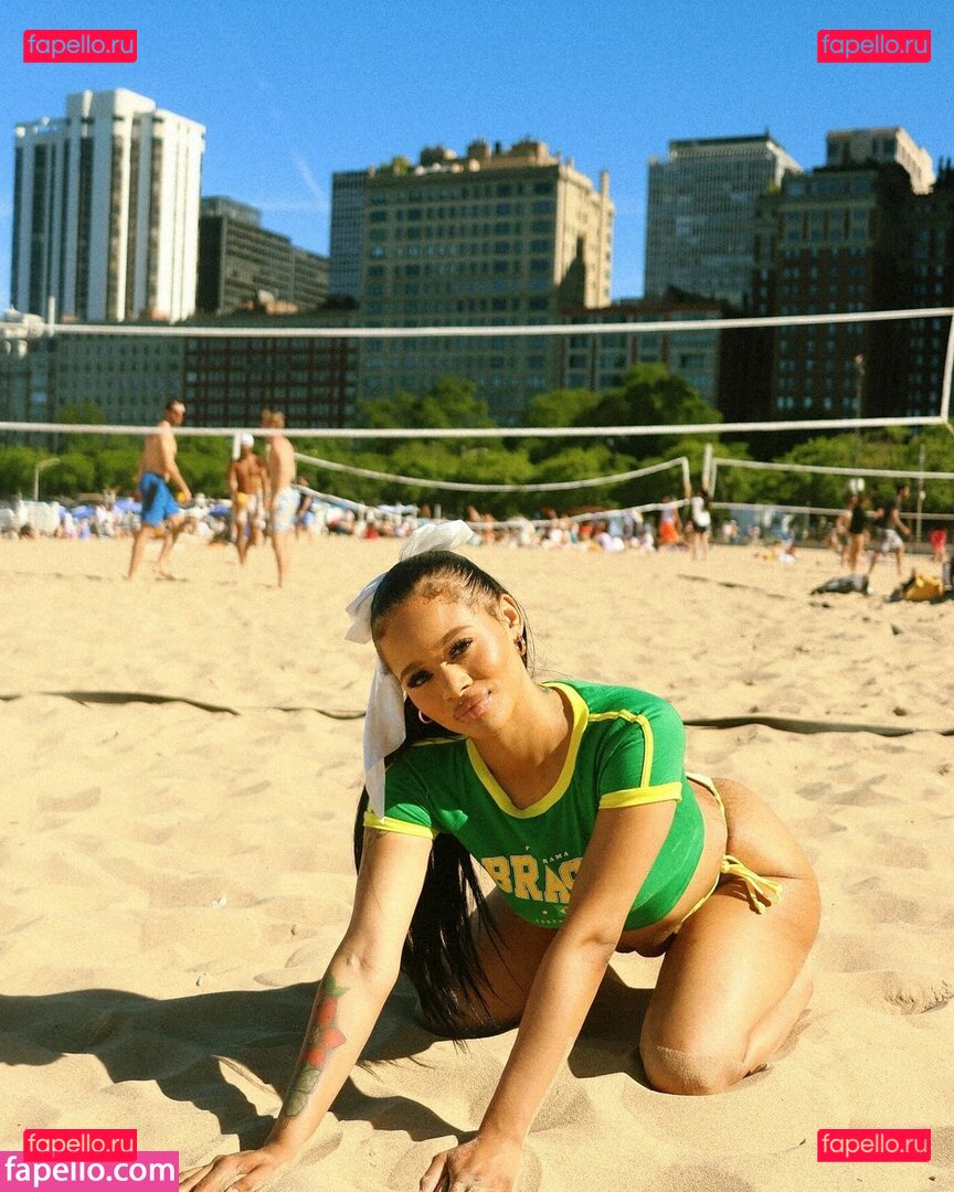 Therealamourleah, _amour.leah_, Therealeahv_ / _amour.leah_ / therealamourleah