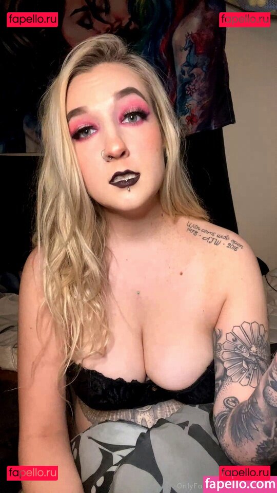 Annelise Wright / osirislives / osirislives_once Onlyfans Photo Gallery 