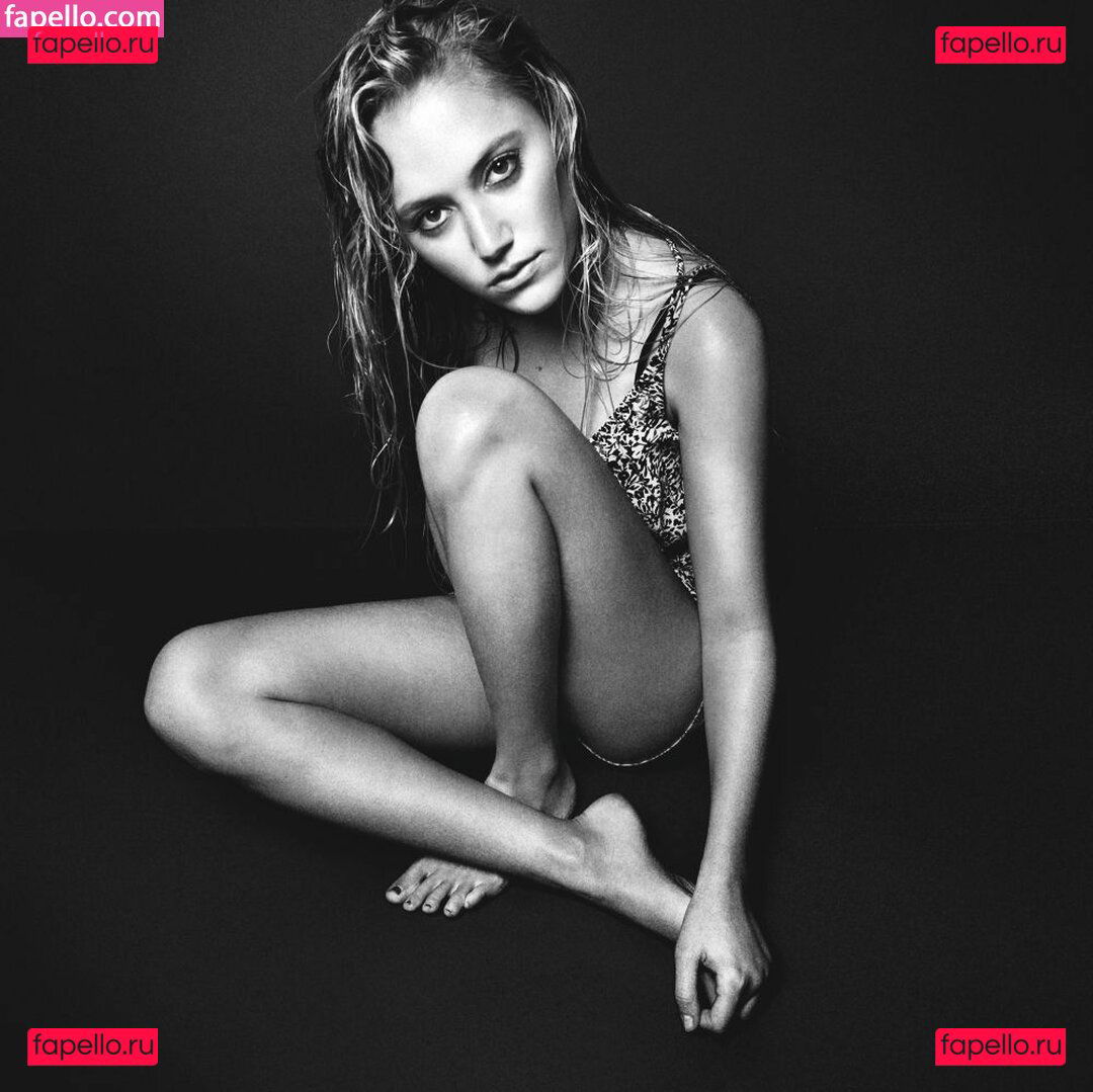 Maika Monroe / maikamonroe Onlyfans Photo Gallery 