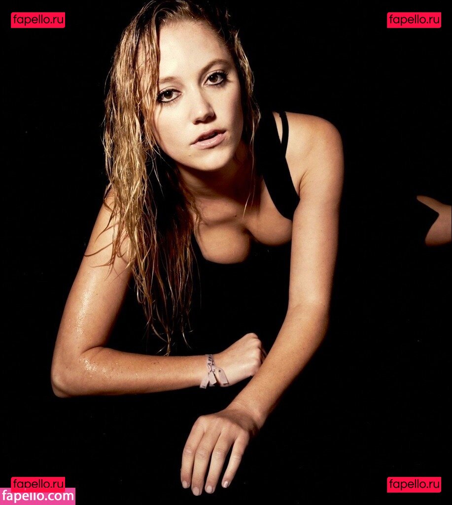 Maika Monroe / maikamonroe Onlyfans Photo Gallery 