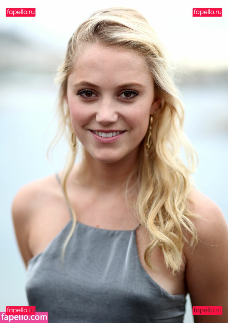 Maika Monroe / maikamonroe Onlyfans Photo Gallery 