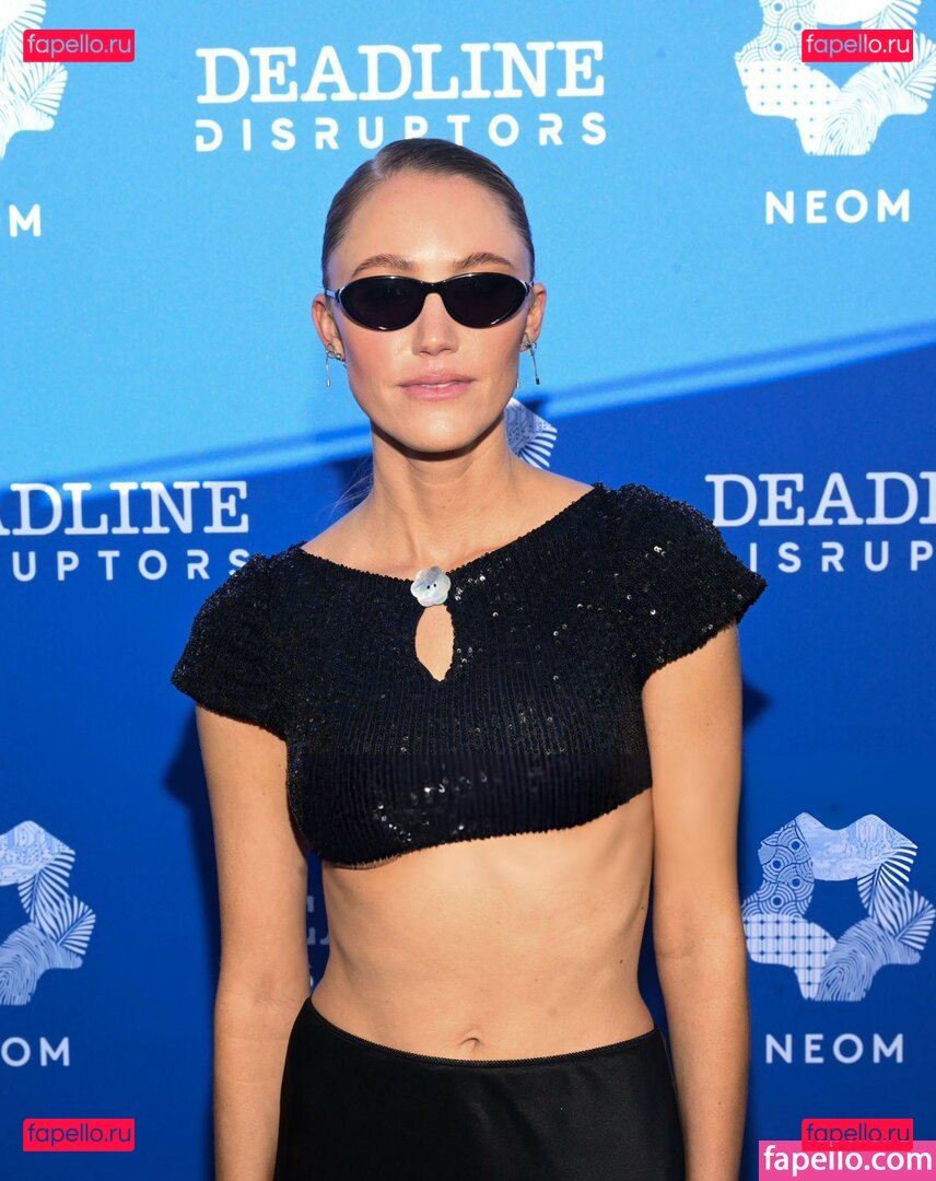 Maika Monroe / maikamonroe Onlyfans Photo Gallery 