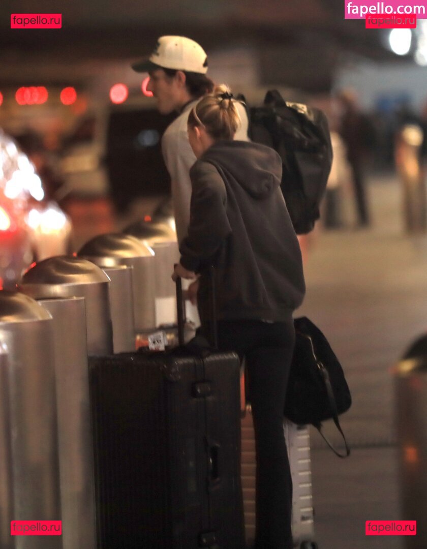 Maika Monroe / maikamonroe Onlyfans Photo Gallery 