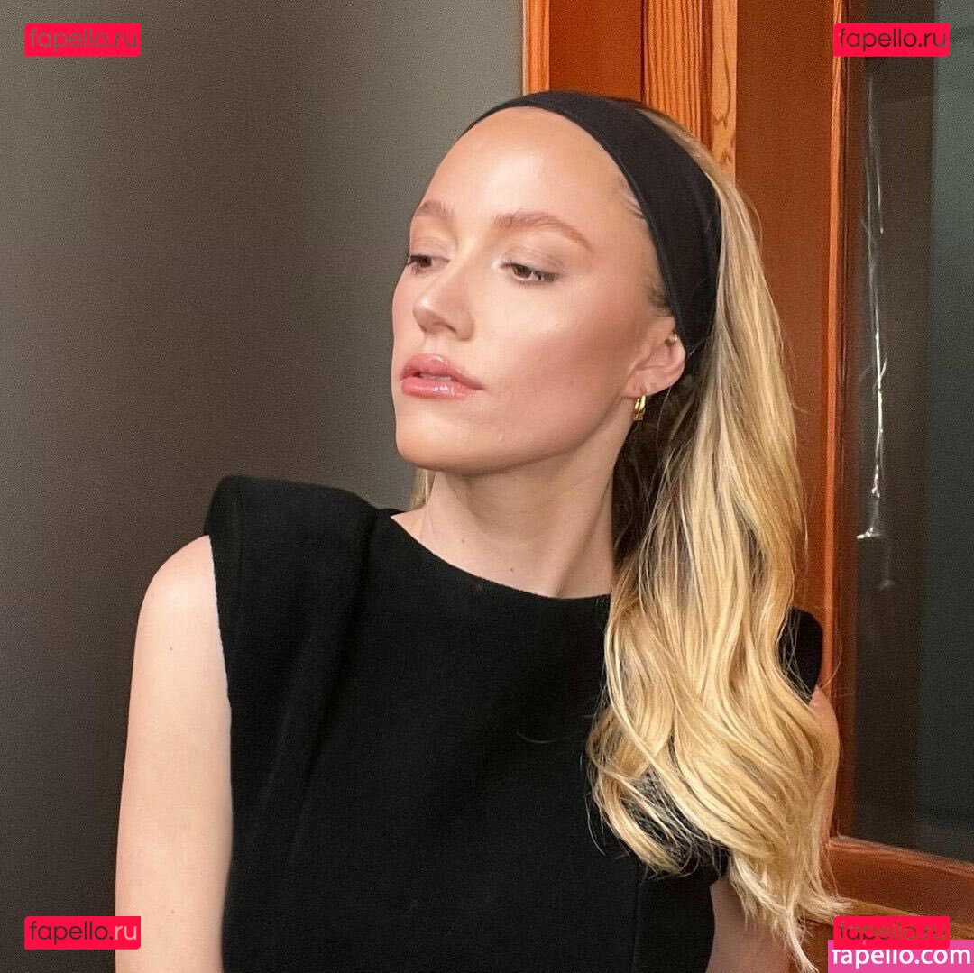 Maika Monroe / maikamonroe Onlyfans Photo Gallery 