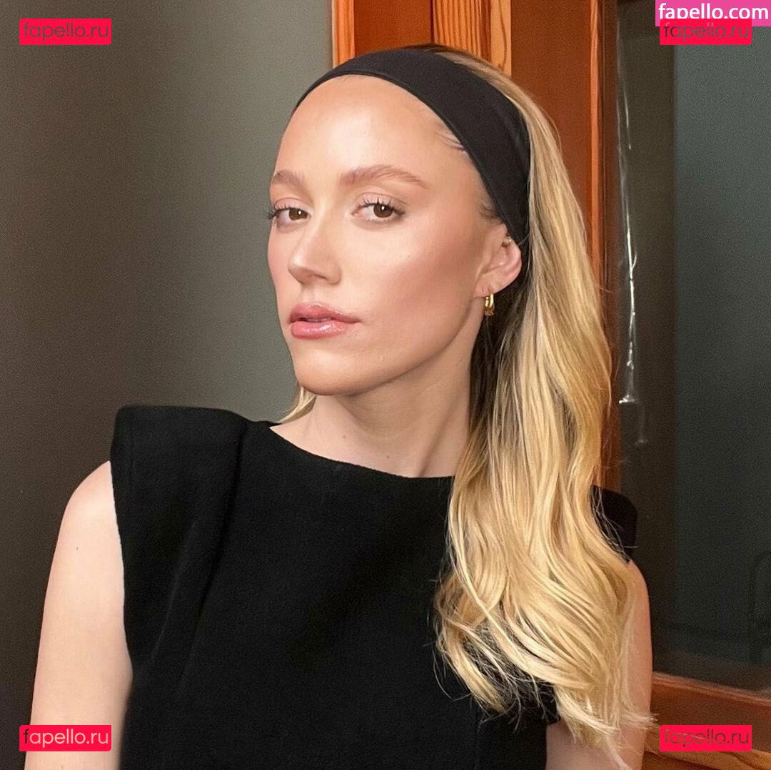 Maika Monroe / maikamonroe Onlyfans Photo Gallery 