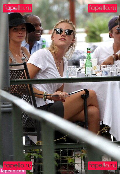 Maika Monroe / maikamonroe Onlyfans Photo Gallery 