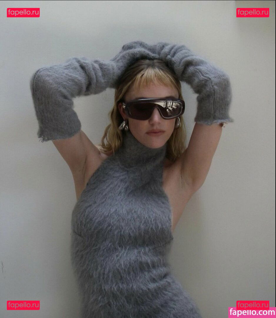 Maika Monroe / maikamonroe Onlyfans Photo Gallery 