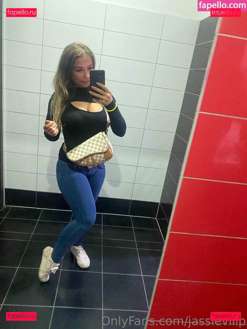 Jassie Aniston / https: / jassieanistonn / jassieviiip Onlyfans Photo Gallery 