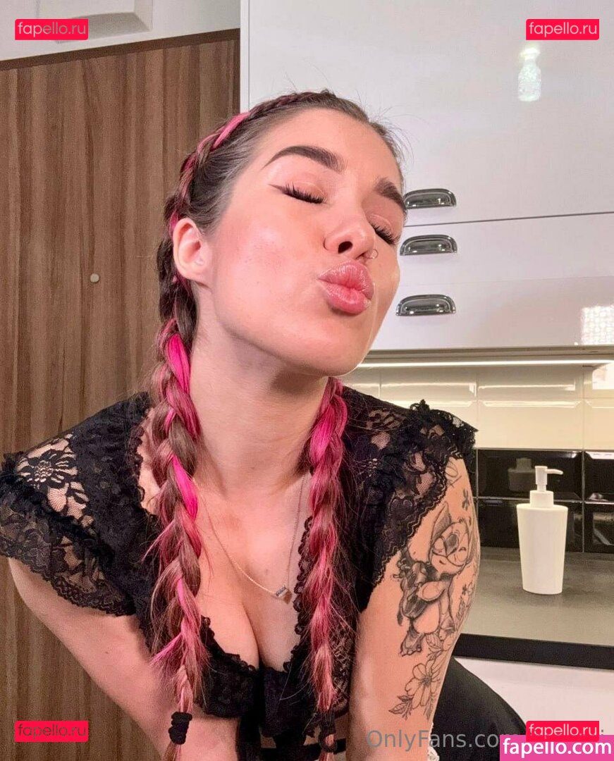 afina.divine / divine_athena Onlyfans Photo Gallery 