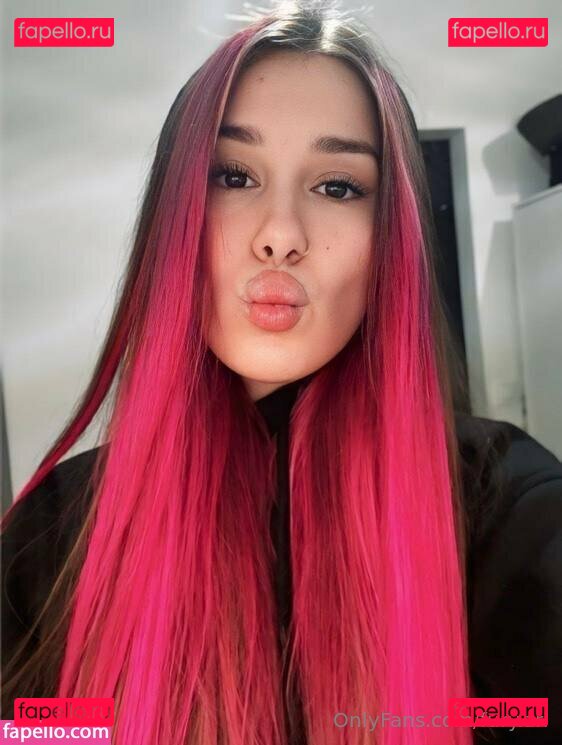 afina.divine / divine_athena Onlyfans Photo Gallery 