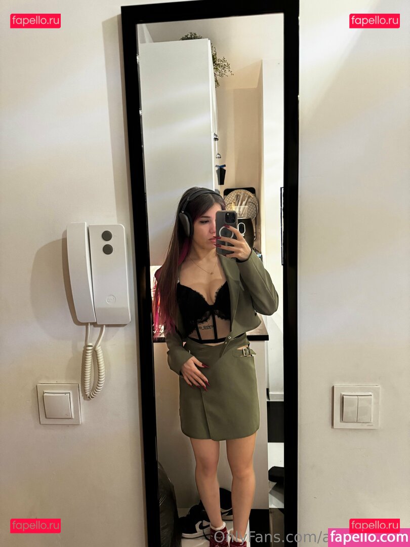 afina.divine / divine_athena Onlyfans Photo Gallery 