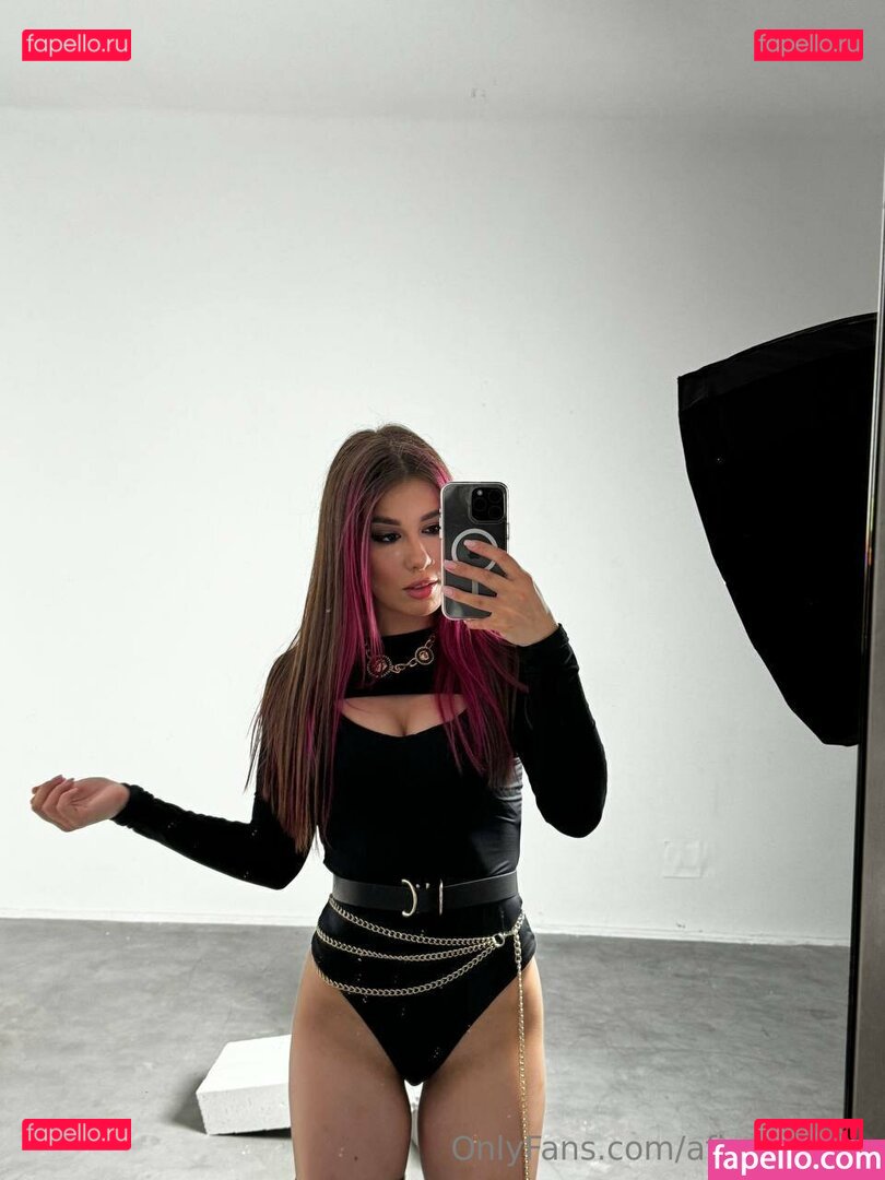 afina.divine / divine_athena Onlyfans Photo Gallery 