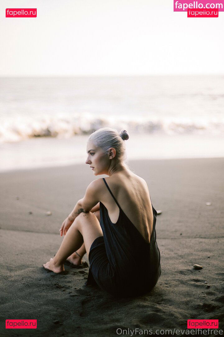 evaelfiefree / theevaelfie Onlyfans Photo Gallery 