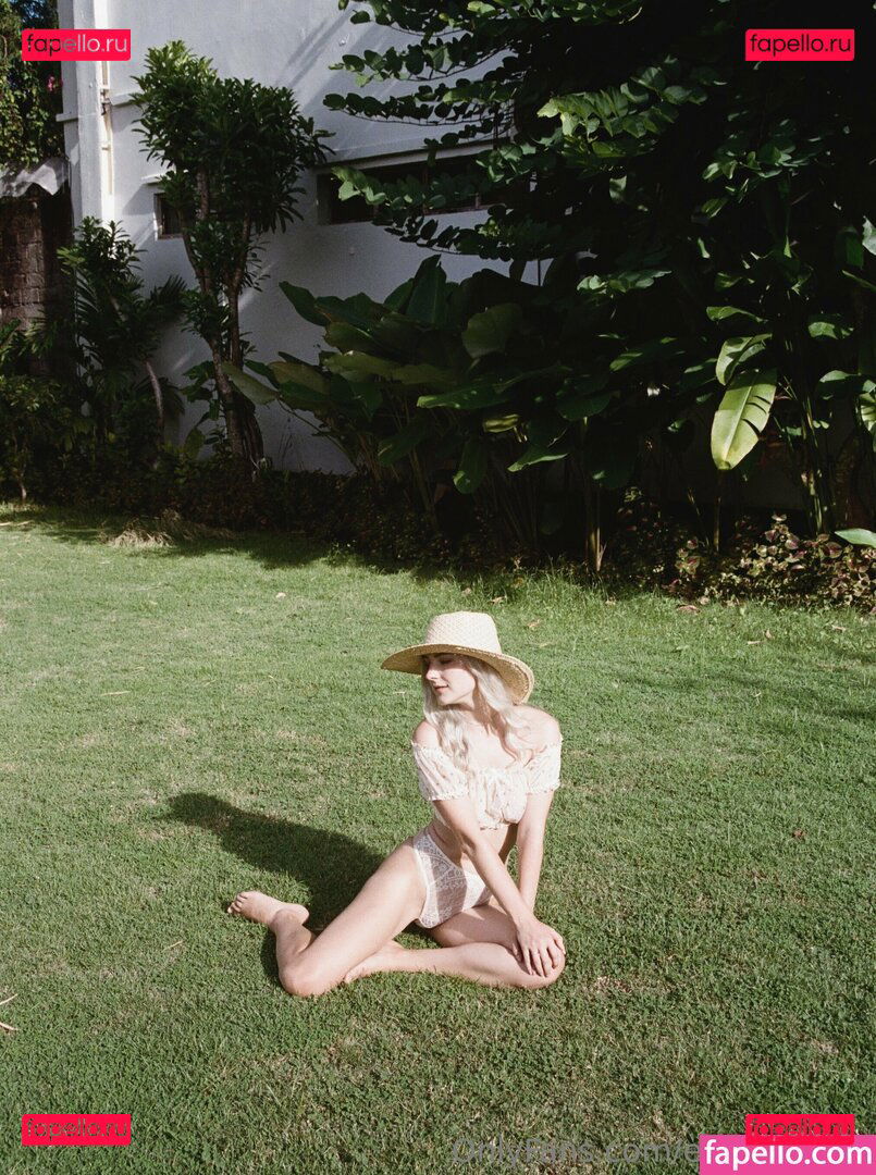 evaelfiefree / theevaelfie Onlyfans Photo Gallery 