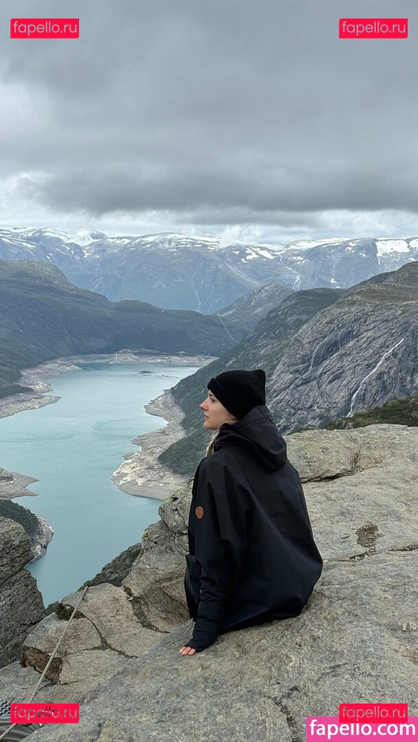 evaelfiefree / theevaelfie Onlyfans Photo Gallery 