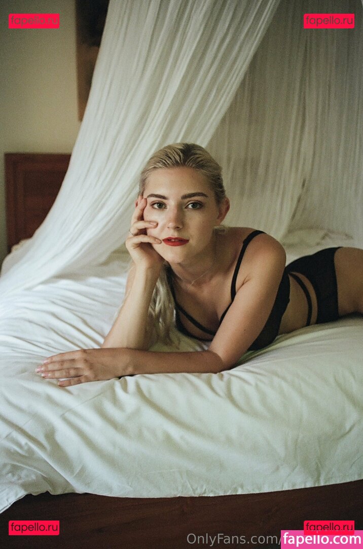 evaelfiefree / theevaelfie Onlyfans Photo Gallery 