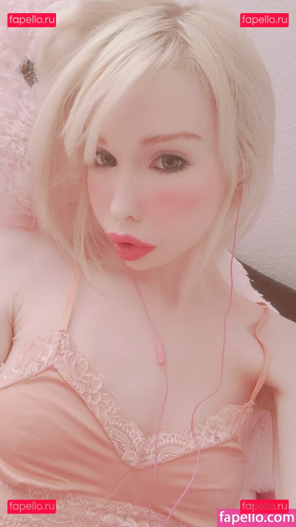 Sarina Valentina / SarinaValentina / https: / sarinavalentinaxo Onlyfans Photo Gallery 