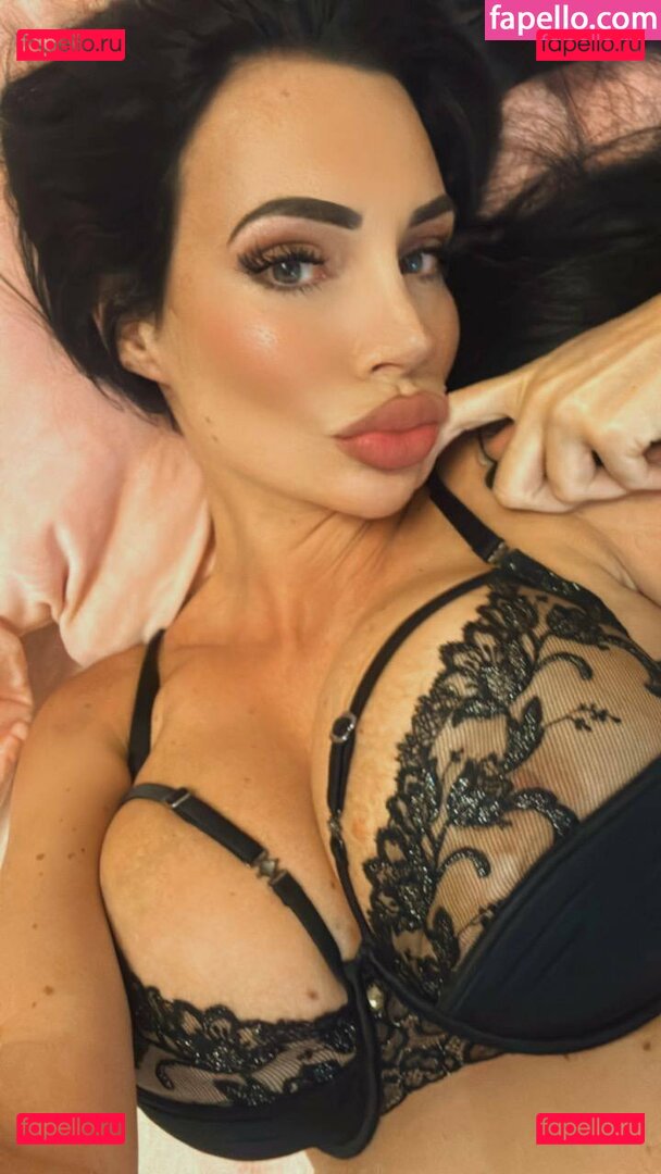 Yvonnebar2021 / yvonne_bar / yvonne_bar_ Onlyfans Photo Gallery 