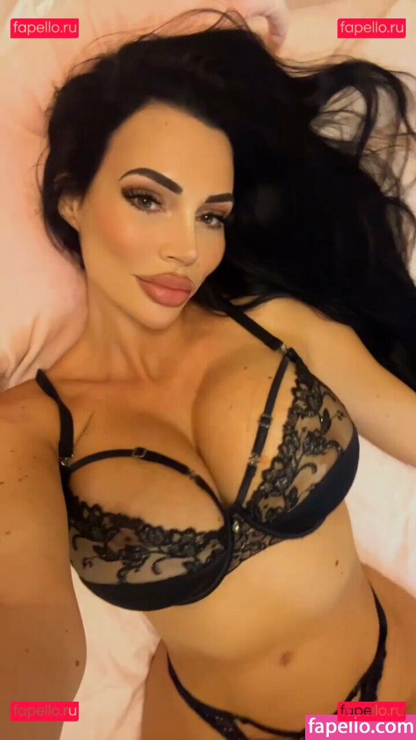 Yvonnebar2021 / yvonne_bar / yvonne_bar_ Onlyfans Photo Gallery 