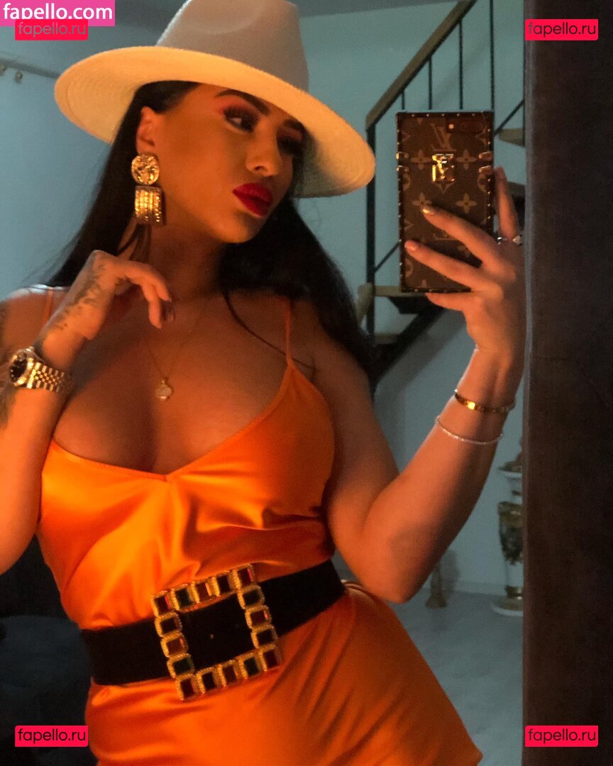 monaghazi1111 / monicasuarez / simonaion1 Onlyfans Photo Gallery 