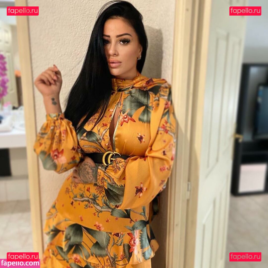 monaghazi1111 / monicasuarez / simonaion1 Onlyfans Photo Gallery 