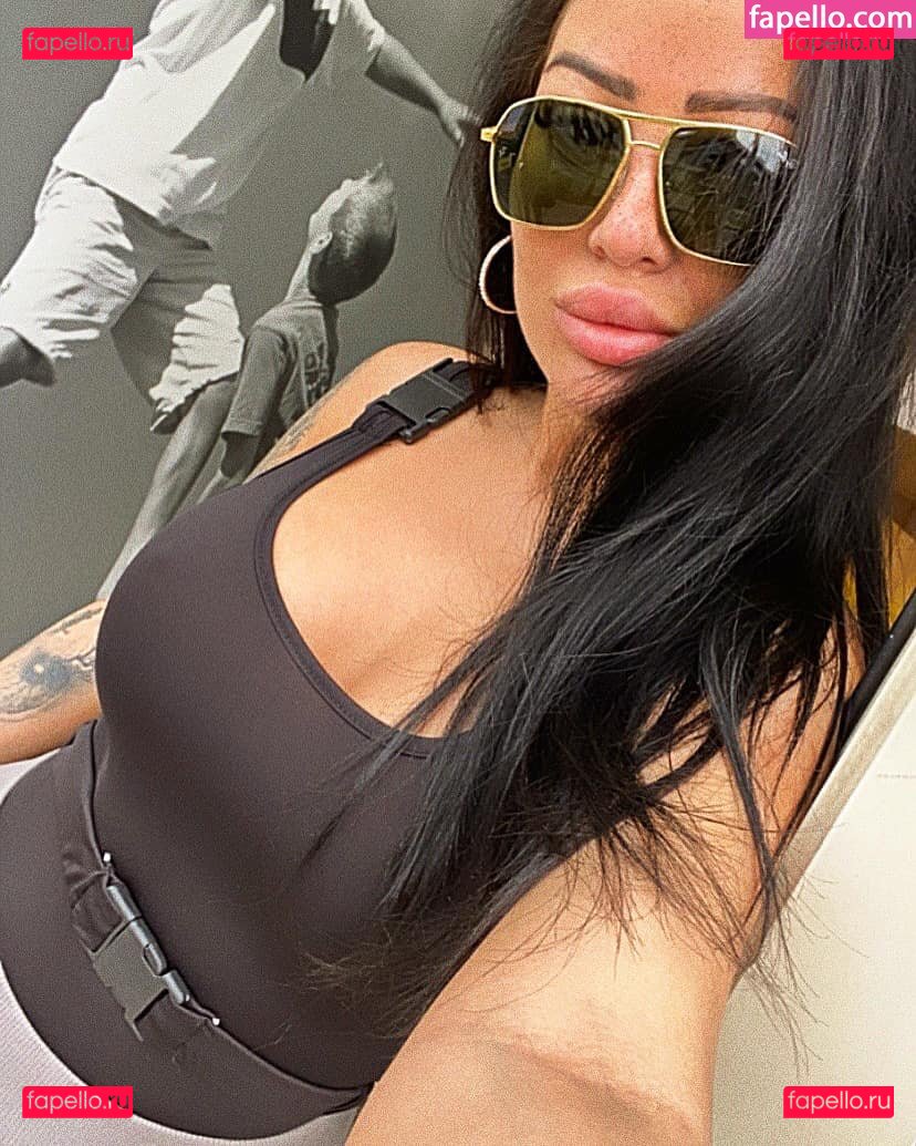 monaghazi1111 / monicasuarez / simonaion1 Onlyfans Photo Gallery 