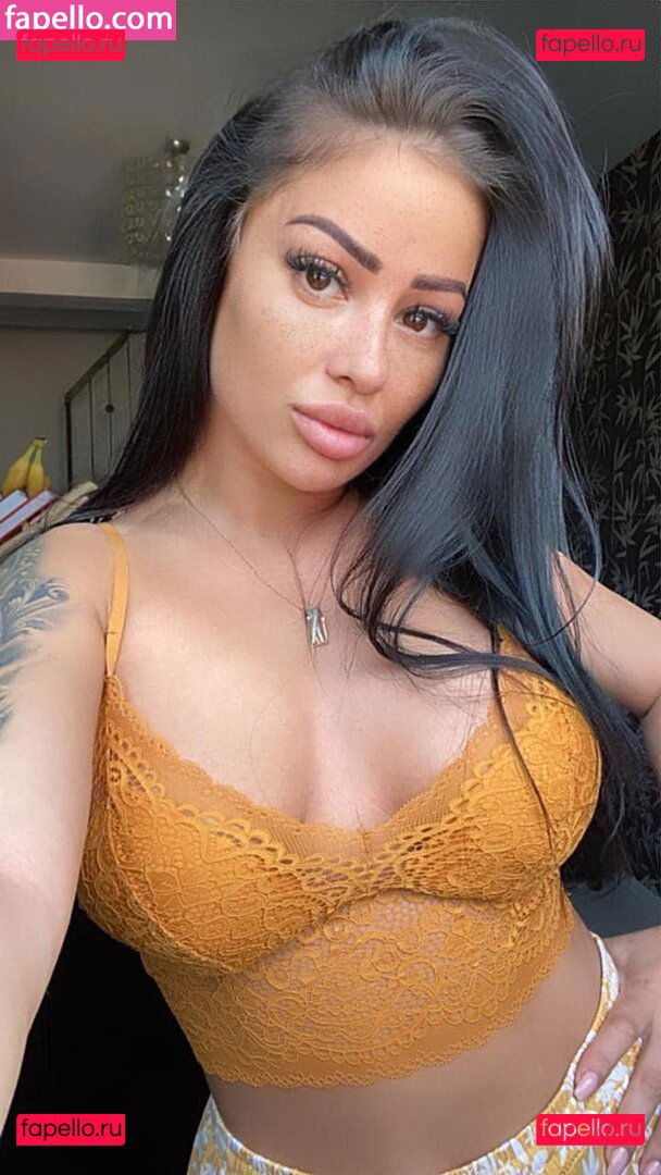 monaghazi1111 / monicasuarez / simonaion1 Onlyfans Photo Gallery 