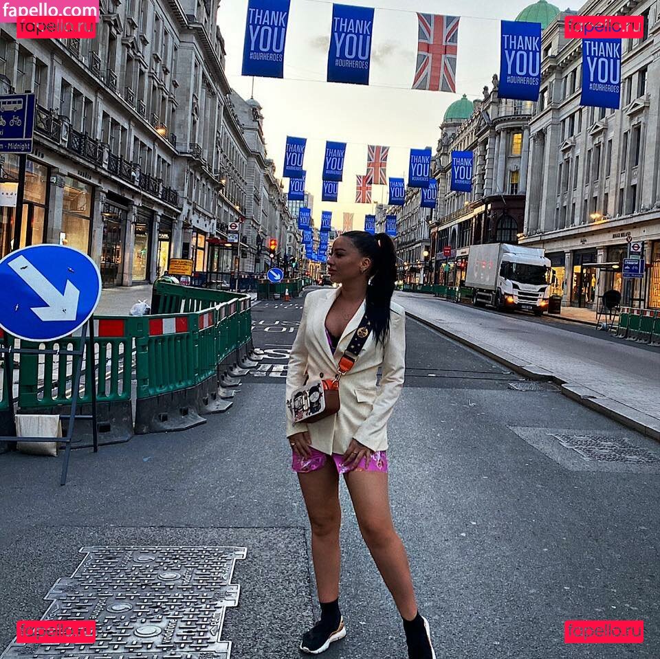 monaghazi1111 / monicasuarez / simonaion1 Onlyfans Photo Gallery 