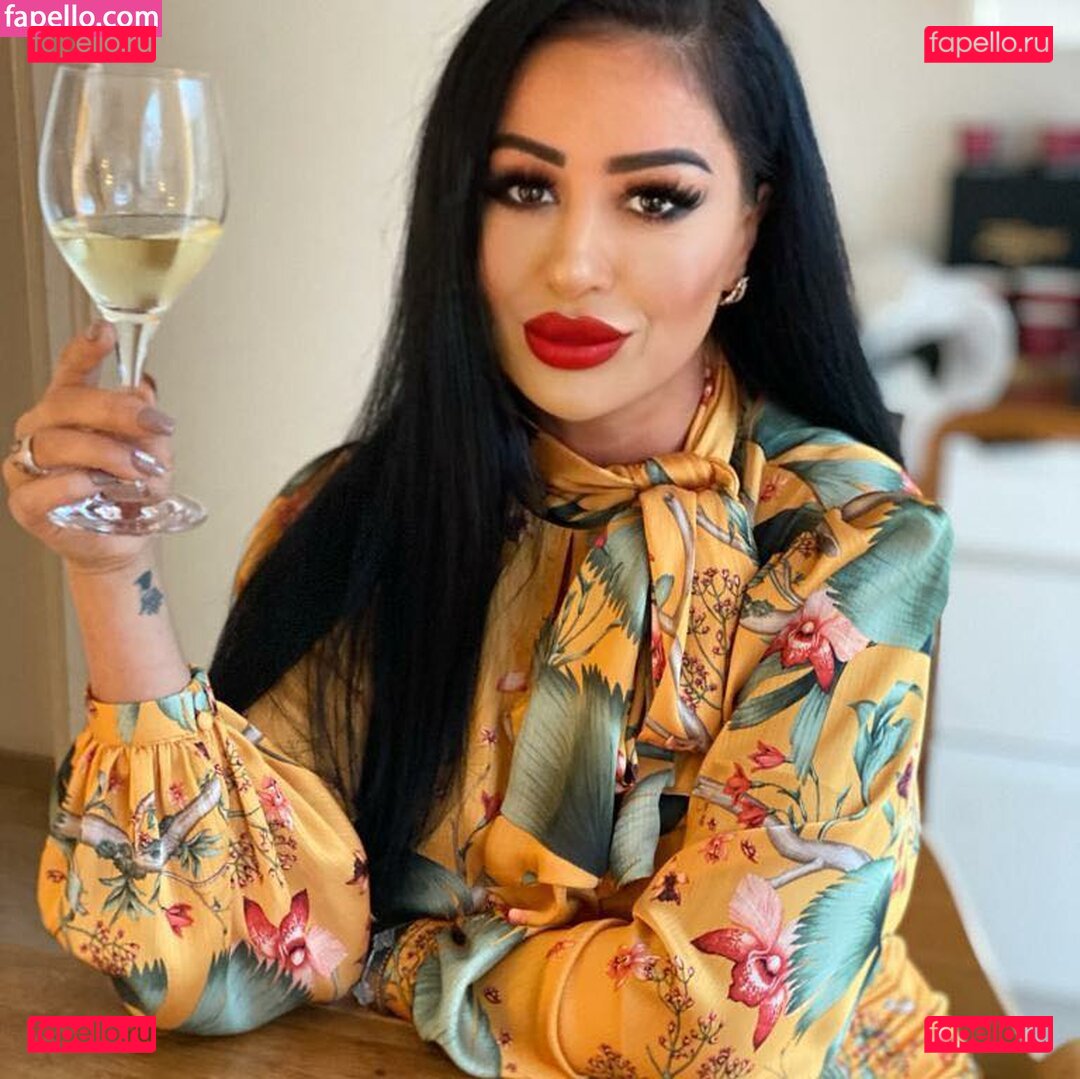 monaghazi1111 / monicasuarez / simonaion1 Onlyfans Photo Gallery 