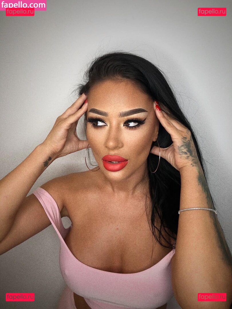 monaghazi1111 / monicasuarez / simonaion1 Onlyfans Photo Gallery 