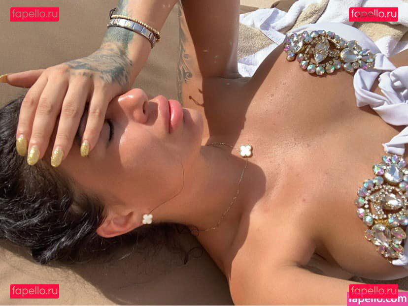 monaghazi1111 / monicasuarez / simonaion1 Onlyfans Photo Gallery 