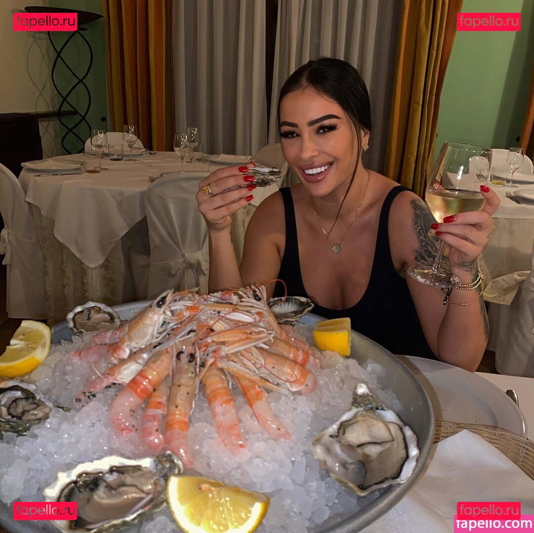 monaghazi1111 / monicasuarez / simonaion1 Onlyfans Photo Gallery 