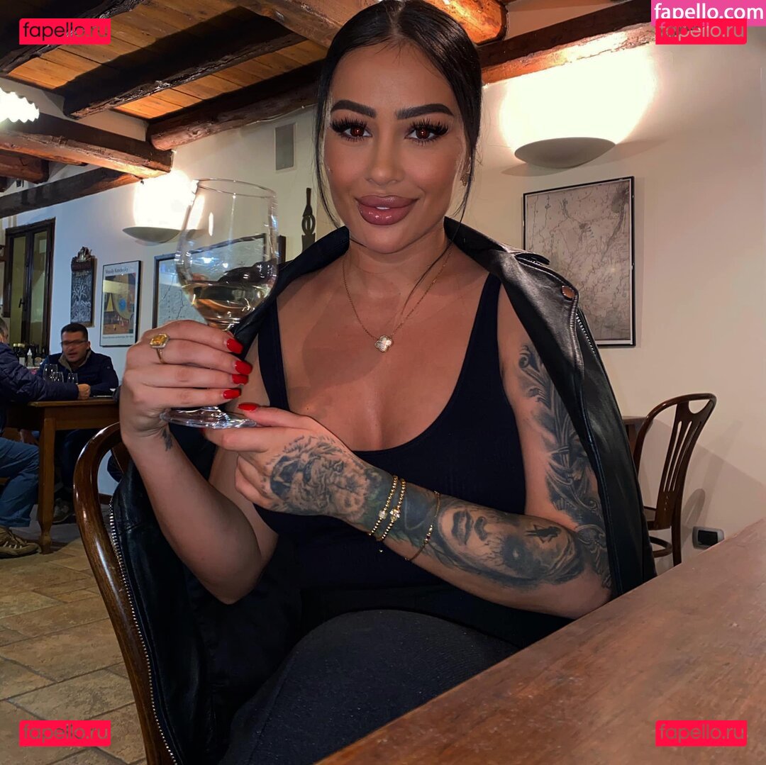 monaghazi1111 / monicasuarez / simonaion1 Onlyfans Photo Gallery 