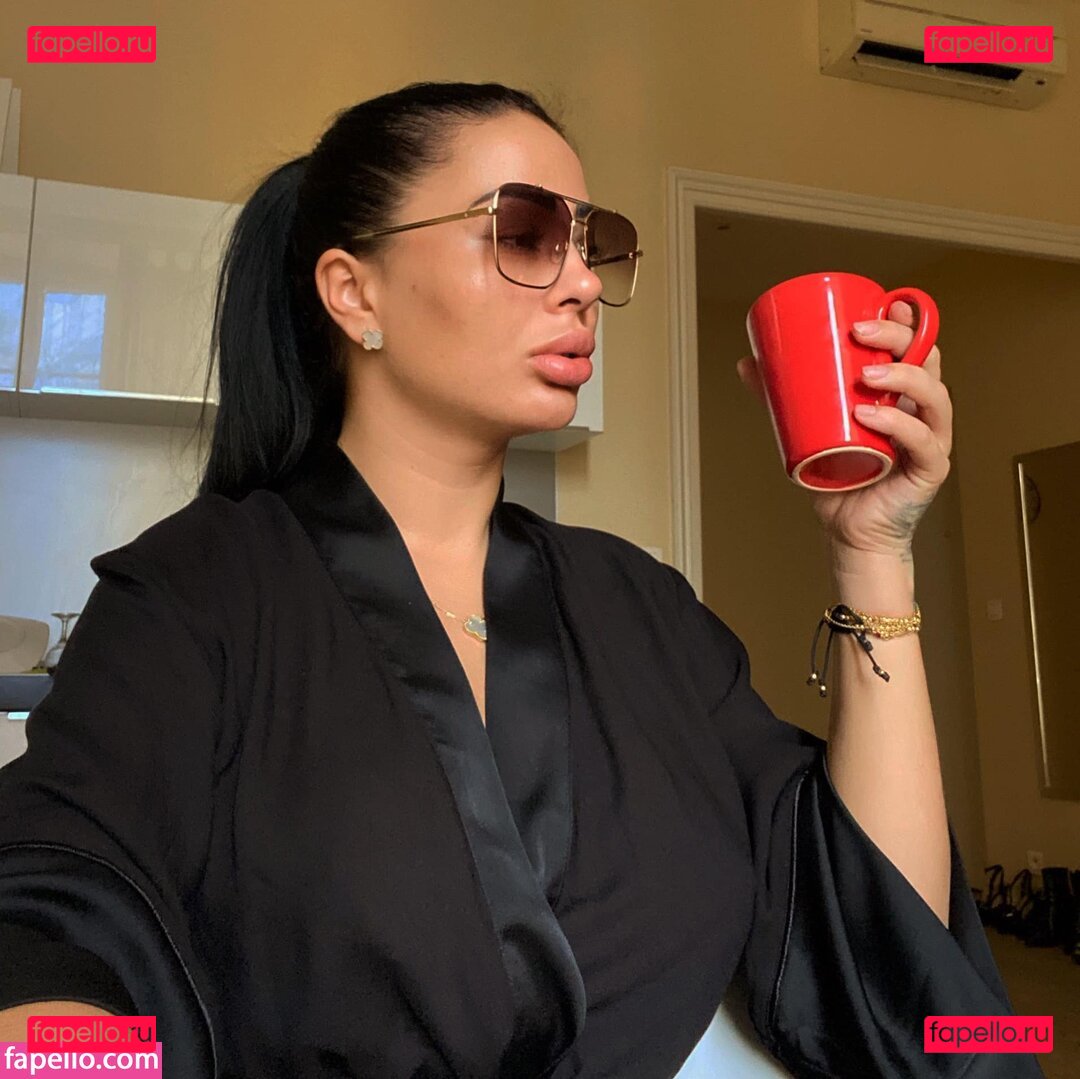 monaghazi1111 / monicasuarez / simonaion1 Onlyfans Photo Gallery 