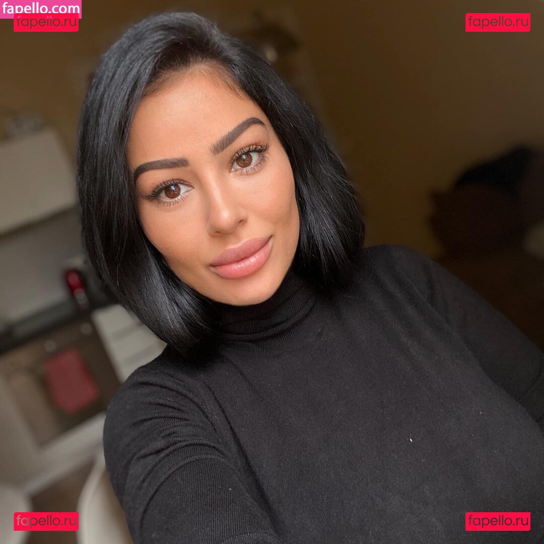 monaghazi1111 / monicasuarez / simonaion1 Onlyfans Photo Gallery 