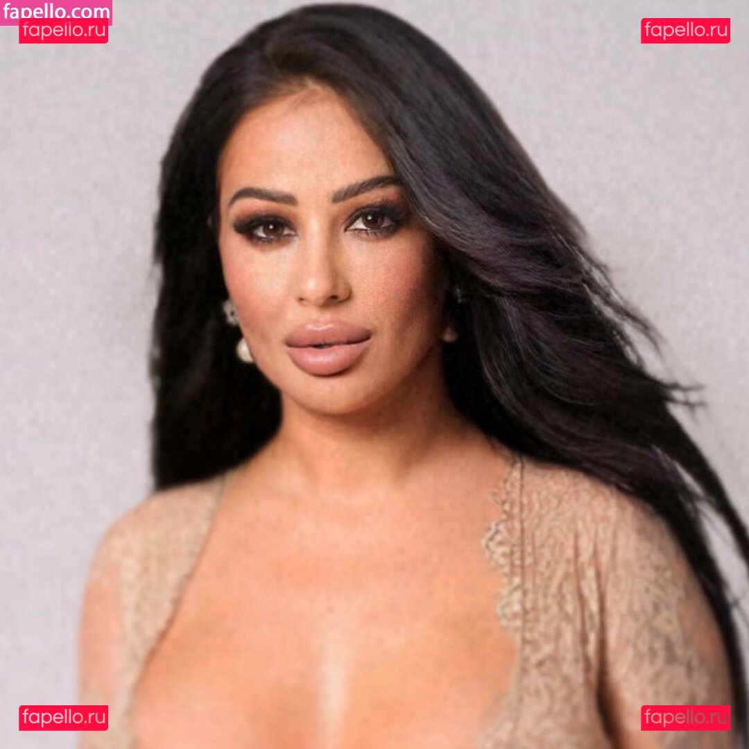 monaghazi1111 / monicasuarez / simonaion1 Onlyfans Photo Gallery 