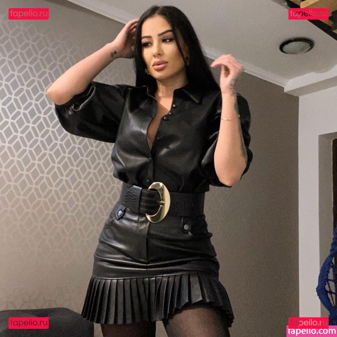 monaghazi1111 / monicasuarez / simonaion1 Onlyfans Photo Gallery 