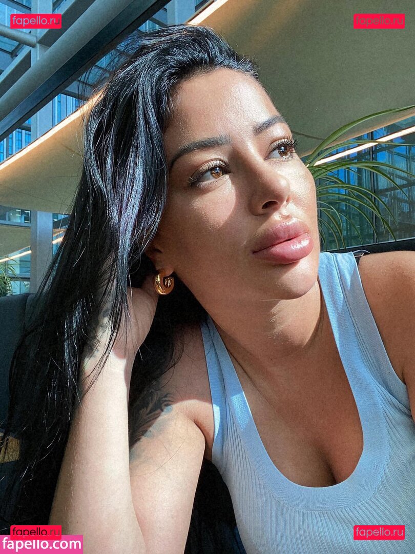 monaghazi1111 / monicasuarez / simonaion1 Onlyfans Photo Gallery 