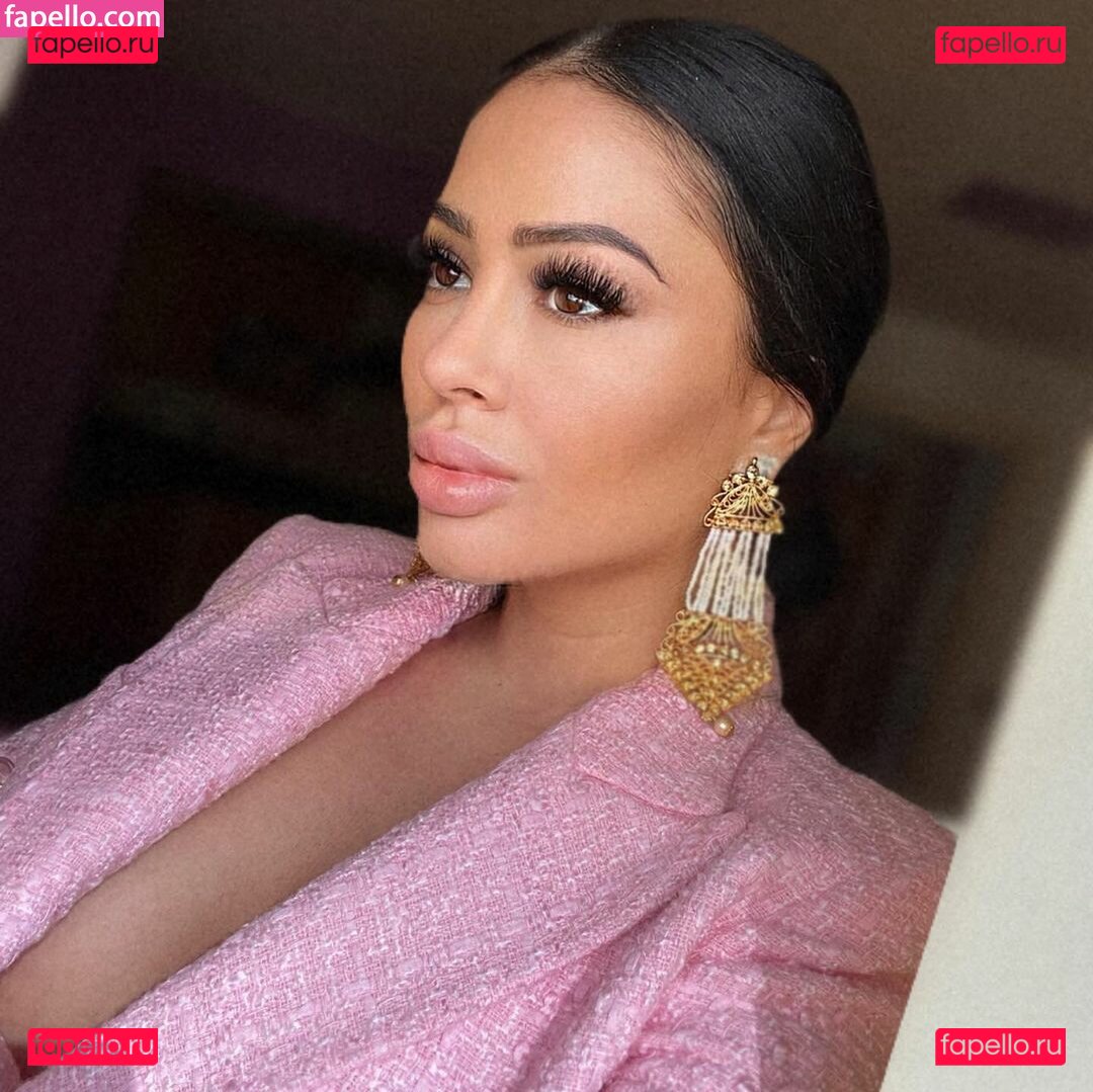 monaghazi1111 / monicasuarez / simonaion1 Onlyfans Photo Gallery 