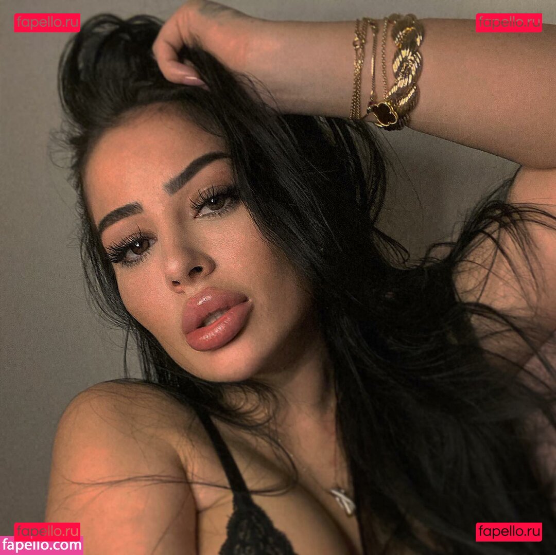 monaghazi1111 / monicasuarez / simonaion1 Onlyfans Photo Gallery 