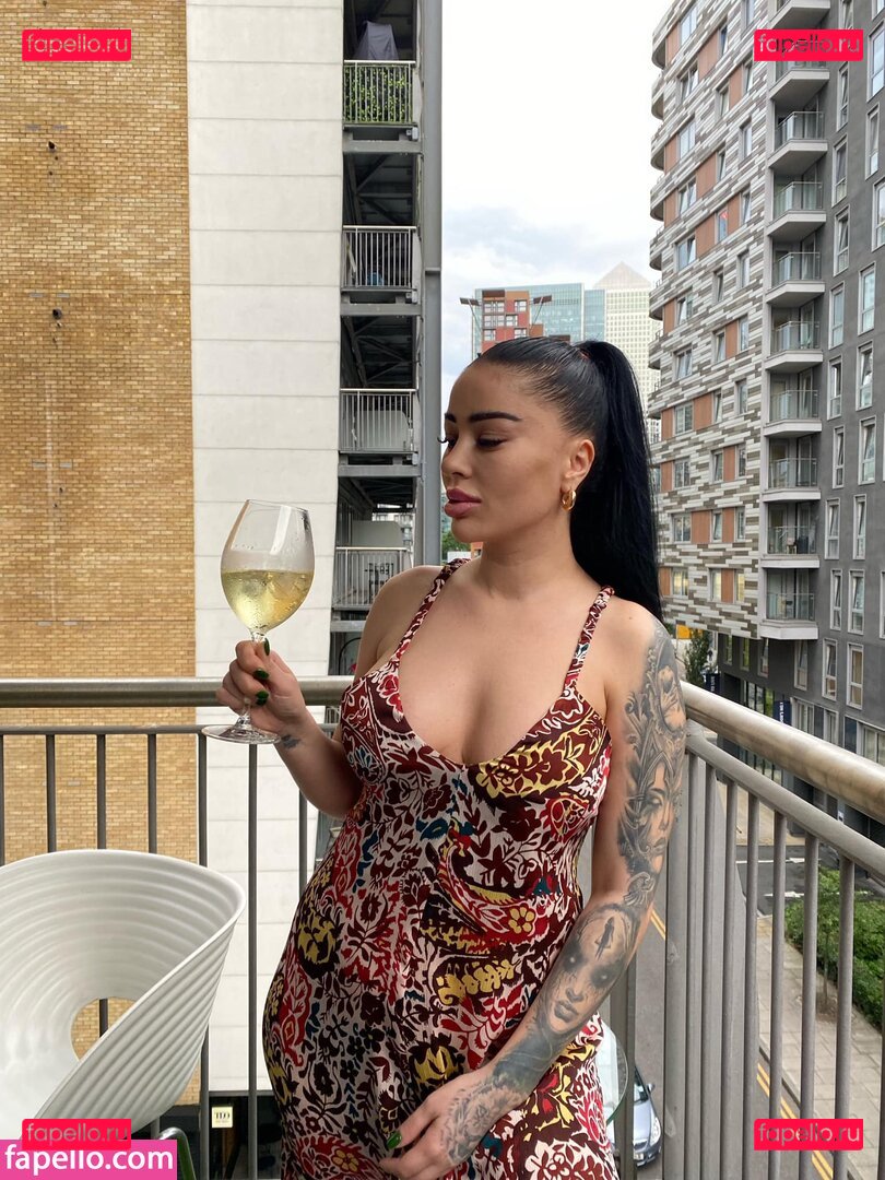 monaghazi1111 / monicasuarez / simonaion1 Onlyfans Photo Gallery 