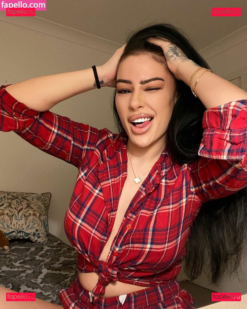 monaghazi1111 / monicasuarez / simonaion1 Onlyfans Photo Gallery 