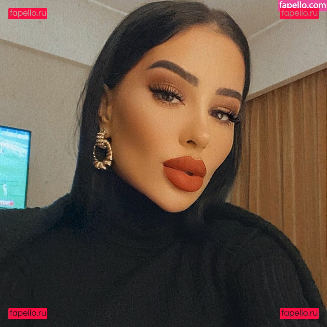 monaghazi1111 / monicasuarez / simonaion1 Onlyfans Photo Gallery 