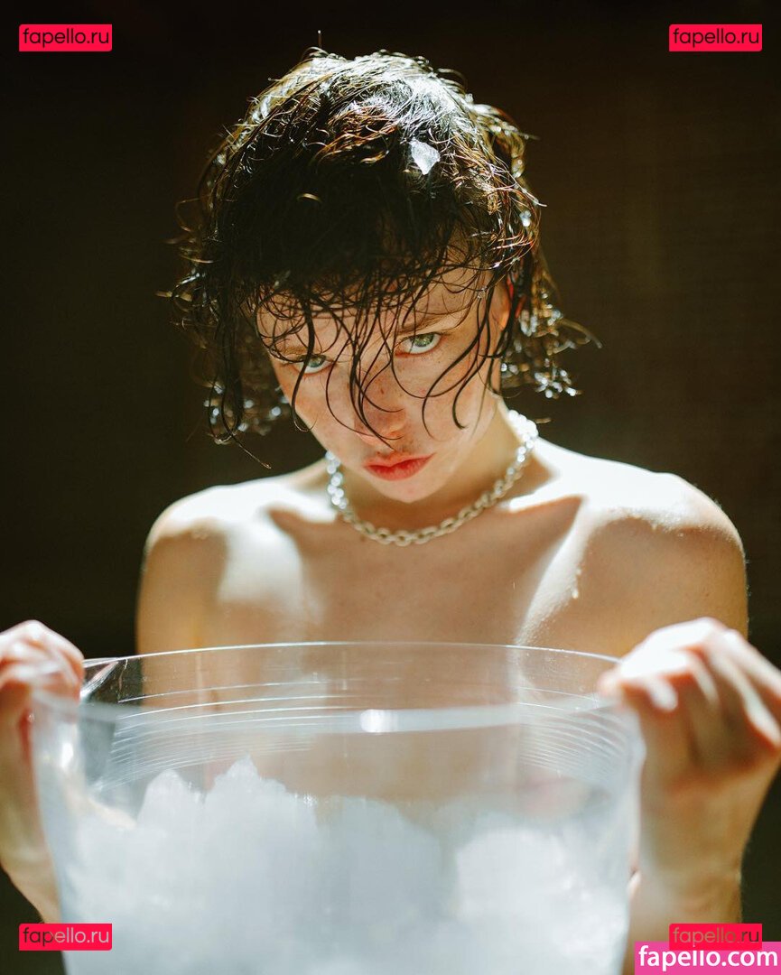 SuzieSon / charlieisomething / mymotherfvckedmickjagger / thestrawberrybutcher Onlyfans Photo Gallery 