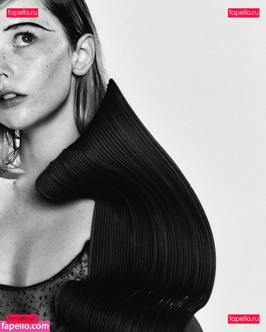 SuzieSon / charlieisomething / mymotherfvckedmickjagger / thestrawberrybutcher Onlyfans Photo Gallery 