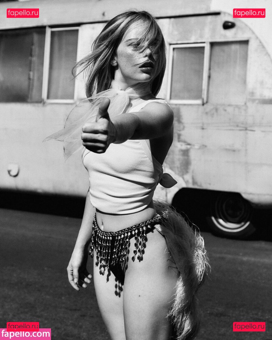 SuzieSon / charlieisomething / mymotherfvckedmickjagger / thestrawberrybutcher Onlyfans Photo Gallery 