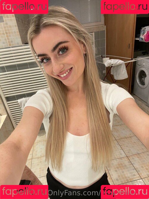 Emily Belle / emilybellexx Onlyfans Photo Gallery 