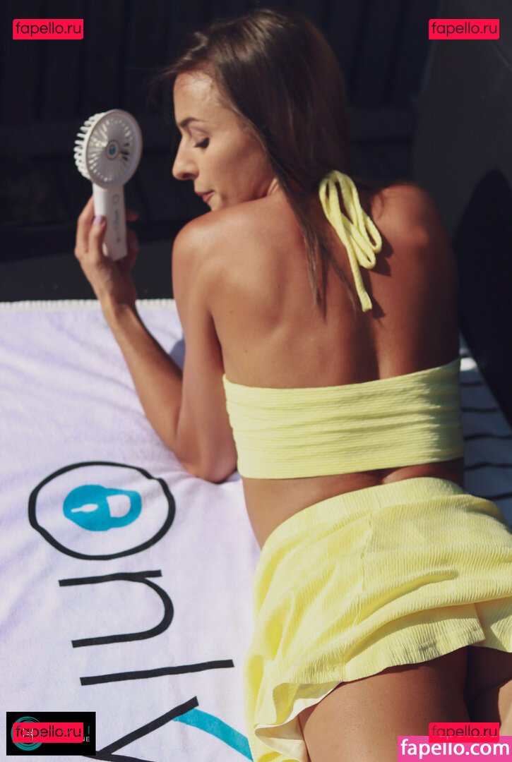 holihurricanefree / holycathrine Onlyfans Photo Gallery 