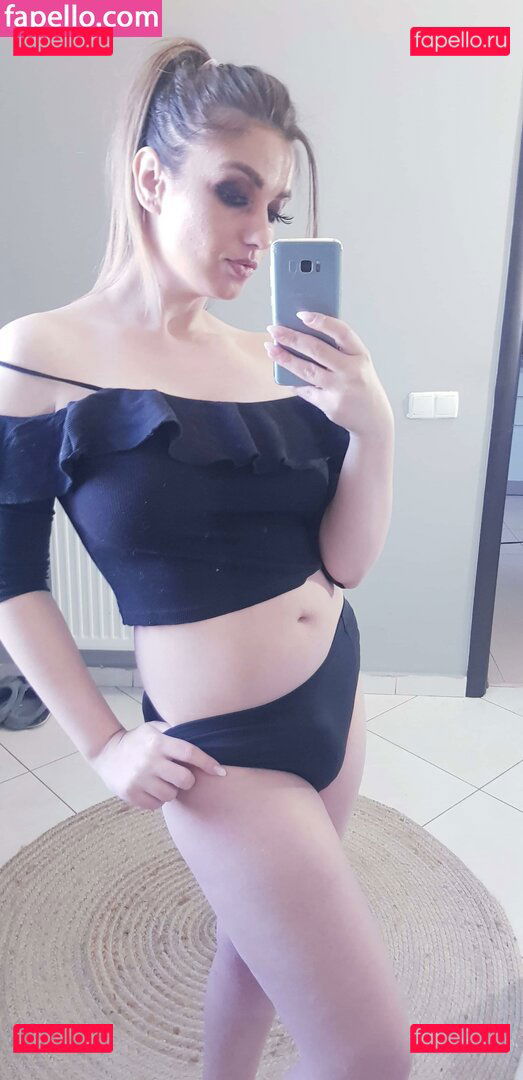 RebeccaWhiteTS / rebeccawearsless / rebeccawhiteofficial Onlyfans Photo Gallery 