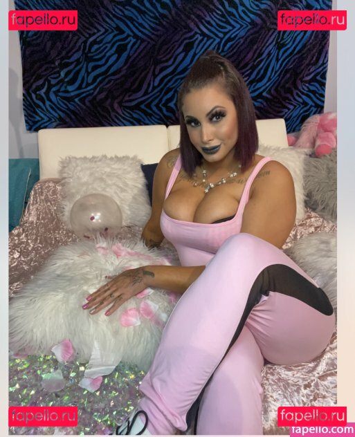 Skarlett Nikole / Skarlette Nikole / real_skarlett_nikole / spookyspice_xo Onlyfans Photo Gallery 
